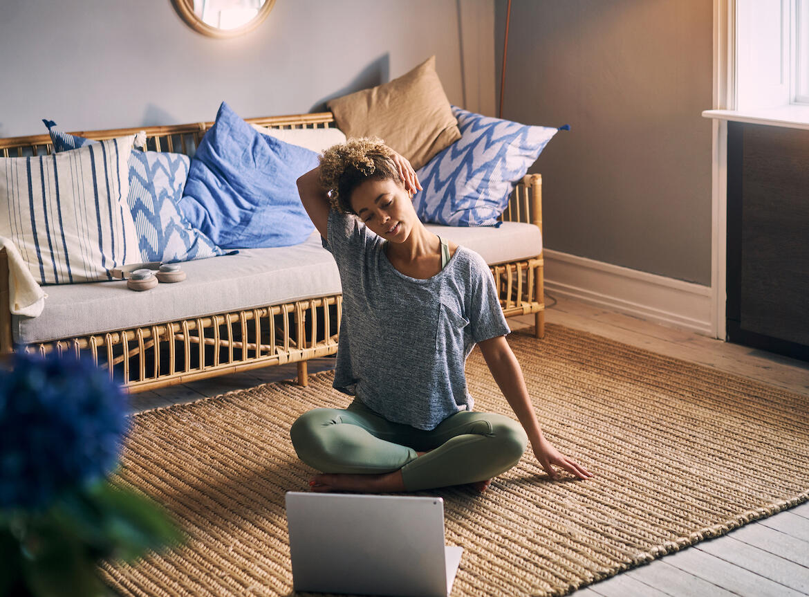  6 Simple Stretches To Help You Unwind and Sleep Well After a Day of Travel